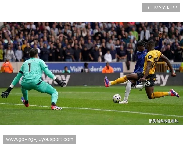 恩昆库突破后劲射破门，切尔西现场震动